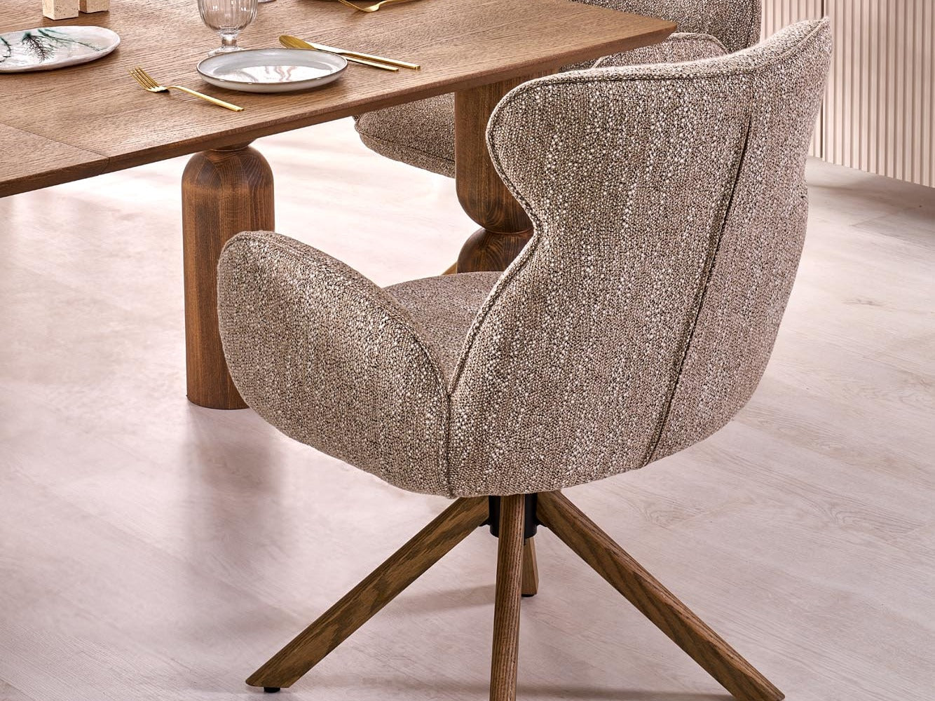 Kėdė K585 kėdė, tamsi smėlinė / natural ąžuolas V-CH-K/585-KR-C.BEŻOWY/D.NATURALNY (Smėlinė + Šviesus medis)